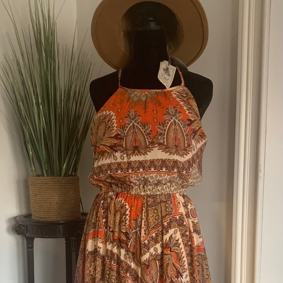 COPY - Gorgeous Easel Halter Dress- NWT- M - Picture 1 of 5